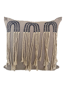 ALMOFADA LINHO CRU 52X52 COM APLIQUE MACRAME MARINHO