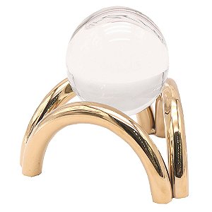 escultura bola em cristal com base em metal dourado
