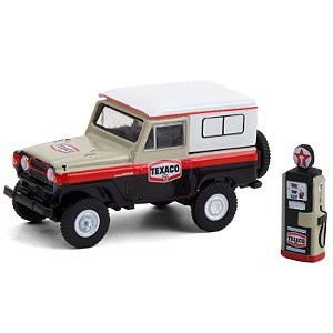 1967 Nissan Patrol Texaco with Vintage Texaco Gas Pump - The Hobby Shop 10 - Greenlight