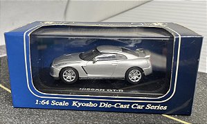 Nissan GT-R - Prata