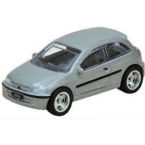 2000 Chevrolet Celta Prata - Pneu de Borracha