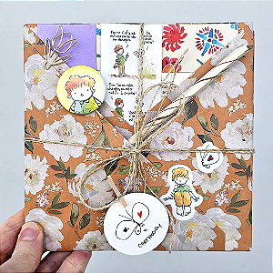 Kit Presente com Livro Téo & O Mini Mundo - Vol. 1 - O Livro + Desenho Original + Mimos Exclusivos