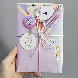 Kit Presente com Caderno Téo & O Mini Mundo Rosa Pontilhado + Desenho Original + Mimos Exclusivos