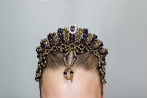Coroa Cássia com testeira dourada com roxo