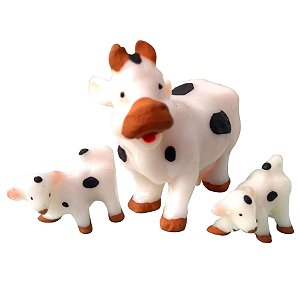Estátuas Família Trio De Vaquinhas Resina