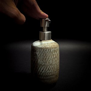 SABONETEIRA LÍQUIDA PUMP SGRAFFITO SHIRAHAGUI