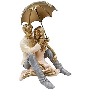 Figura Decorativa de Resina Casal Com Guarda-chuva 17cm