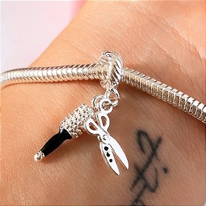 Berloque cabelereira banhado a prata