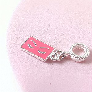 Berloque plaquinha lash banhado a prata