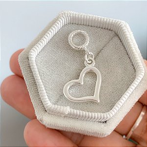 Berloque coração vazado banhado a prata