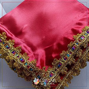 Toalha de altar em cetim vermelho com acabamento colorido