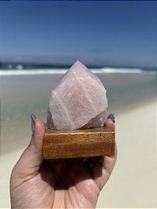 Ponta de Quartzo Rosa na Base de Madeira