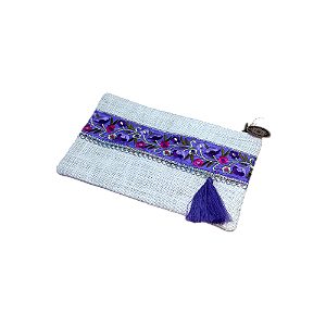 CLUTCH EM LINHO CRU COM PASSAMANARIA BORDADA E TASSEL ROXO