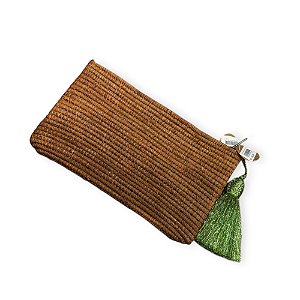 CLUTCH MARROQUINA EM RÁFIA CORES COM TASSEL (29X21 CM)
