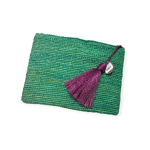 BOLSA CARTEIRA MARROQUINA EM RÁFIA VERDE COM TASSEL COLORIDO (26X34)