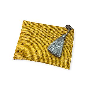 BOLSA CARTEIRA MARROQUINA EM RÁFIA AMARELA COM TASSEL COLORIDO (26X34)