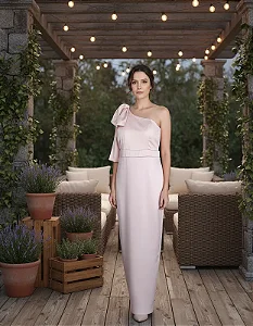 Vestido Plus Size maxi midi cetim decote assimétrico e detalhe laço