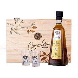 Kit Madeira Cachaça Companheira Extra Premium 4 Anos 670ml + 2 Copos para Dose