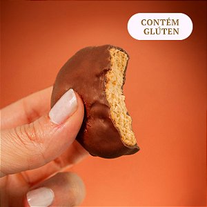 Biscoito Natural de Castanhas de Baru Banhado no Chocolate Ao Leite 44% cacau | 120g