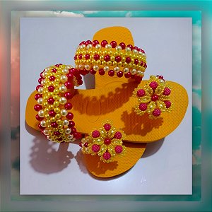 Sandália Rasteira Havaianas Top Amarelo com Pérolas