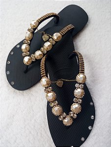 Chinelo Havaianas Slim Preto com Pedras em Losango e Pingente de Coração