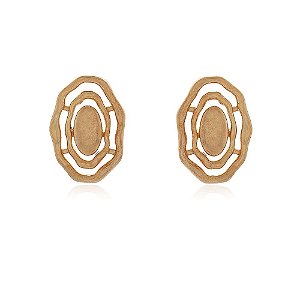 BRINCO OVAL ORGÂNICO DUAS VOLTAS FOLHEADO A OURO 18K