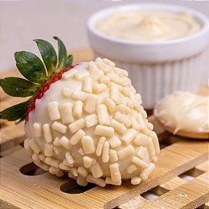 Bombom Coxinha de Morango com Brigadeiro Branco