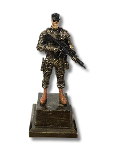 BONECO GORRO PRETO COM FUZIL MÉDIO (RESINA)