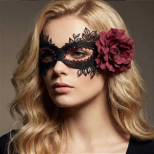 Máscara de renda preta com detalhe de rosa Fantasia Bailes de Máscaras Cigana - AB89