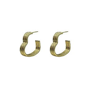 Brinco em Aço Banho Dourado Coraçao Meio Aberto Faixas Lisas