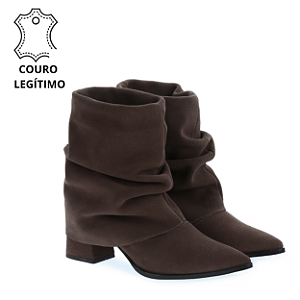 ALANA - Bota Cano Baixo e Capa Slouch e Salto Bloco 5cm em Camurça Cacau
