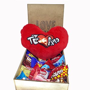 Caxia MDF + Bombons + Pelúcia de Coração