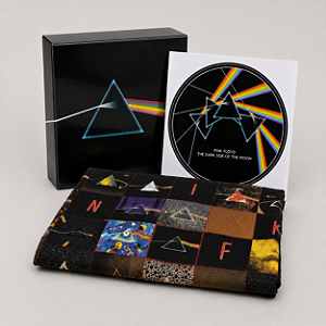 KIT EXCLUSIVO PINK FLOYD - CAMISETA + BANDEIRA + ADESIVO