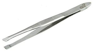 pinça profissional em aço inox prateada com ponta diagonal