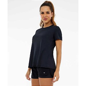T- Shirt Alto Giro Skin Fit com Transpasse nas Costas