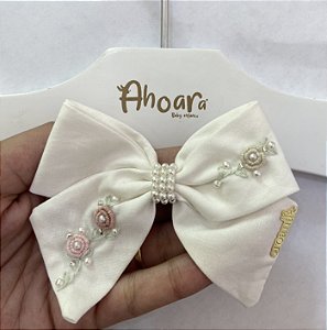 Laço Infantil Médio Ponta Grandes Mimos Off White Roana