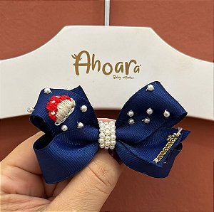 Laço Infantil Médio Gorgurão Cogumelo Bordado e Pérolas Azul Roana