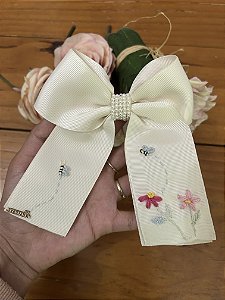 Laço na Presilha Grande Magia Encantada Marfim Roana