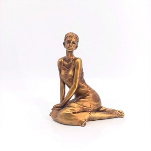 Escultura Mulher Sentada