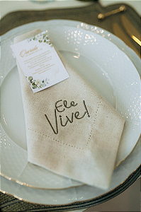 Guardanapo Linho Cru com Bordado Ele Vive