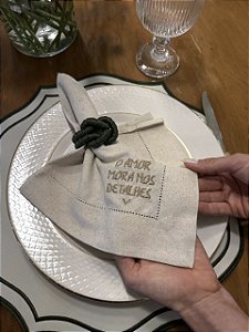 Guardanapo Bordado O Amor Mora nos Detalhes