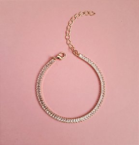 Pulseira com zircônias baguete folheada a ouro 18k
