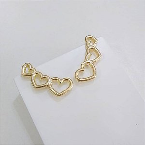 Brinco Ear Cuff 3 Corações folheado a ouro 18k