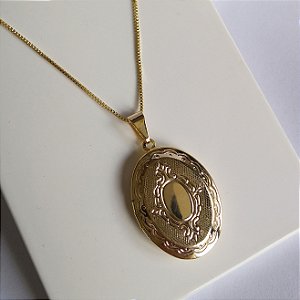 Colar com relicário oval folheado a ouro 18k