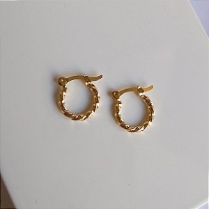 Brinco argola torcido pequeno (Br000266)