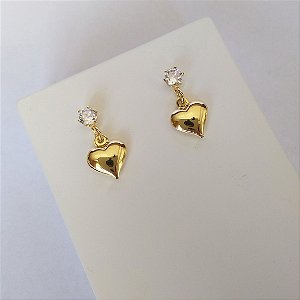 Brinco zircônia com coração folheado a ouro 18k