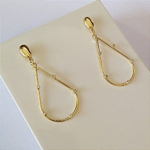Brinco gota vazada com zircônias folheado a ouro 18k