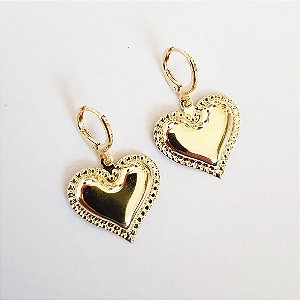 Brinco com pingente de coração folheado a ouro 18k