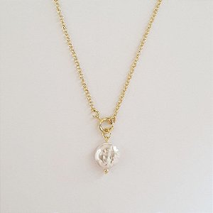 Colar com pérola barroca em formato arredondado folheado a ouro 18k