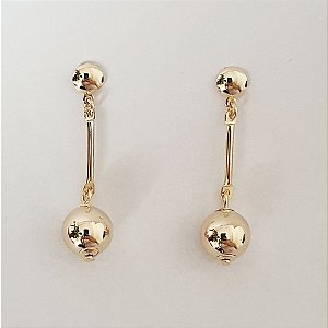 Brinco pêndulo com bola folheado a ouro 18k